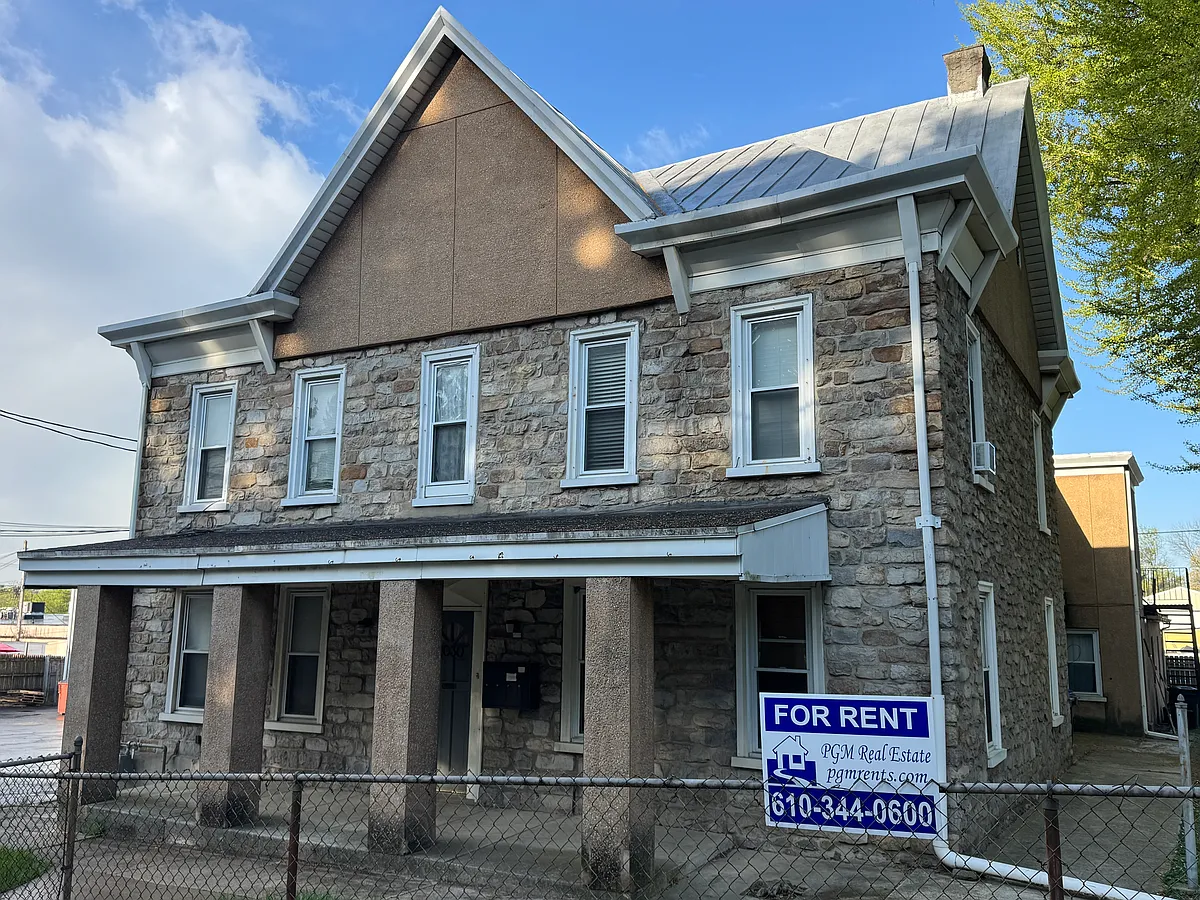 Building Photo - 2030 Kutztown Rd
