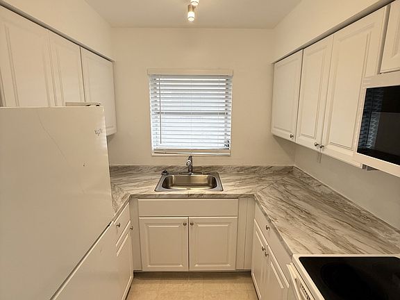5th image of 237 SE Park St #A