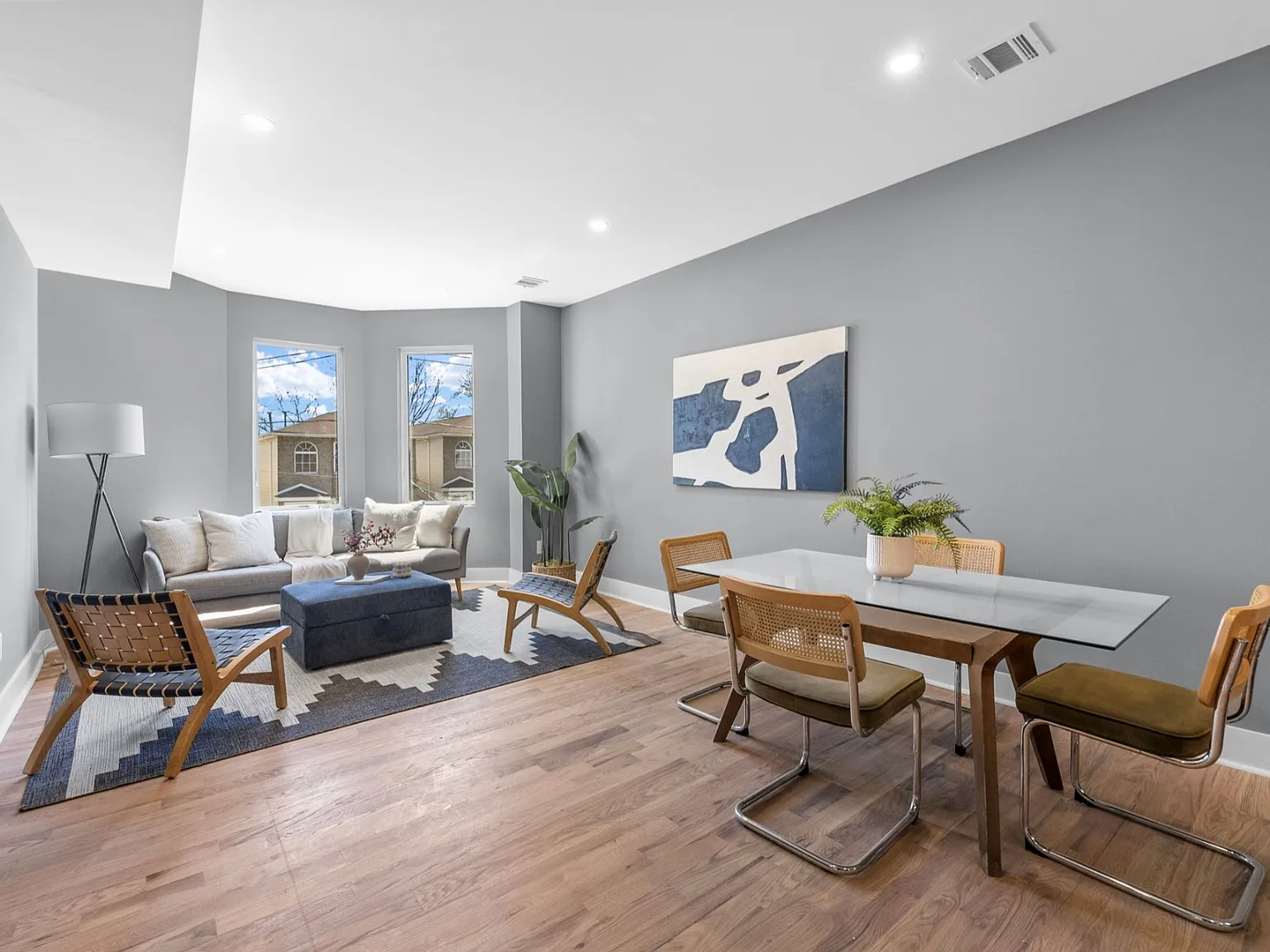 4 bed, 2300 sqft, $4,100 — Photo 3