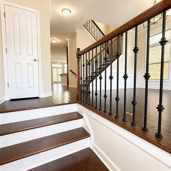 1207 Lavista Cir — Photo 4
