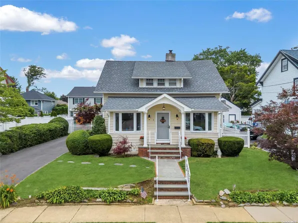 6 Norwich Avenue, Lynbrook, NY 11563