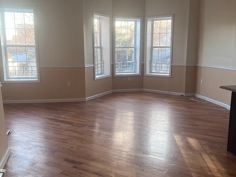 499 Linwood St #2 — Photo 1