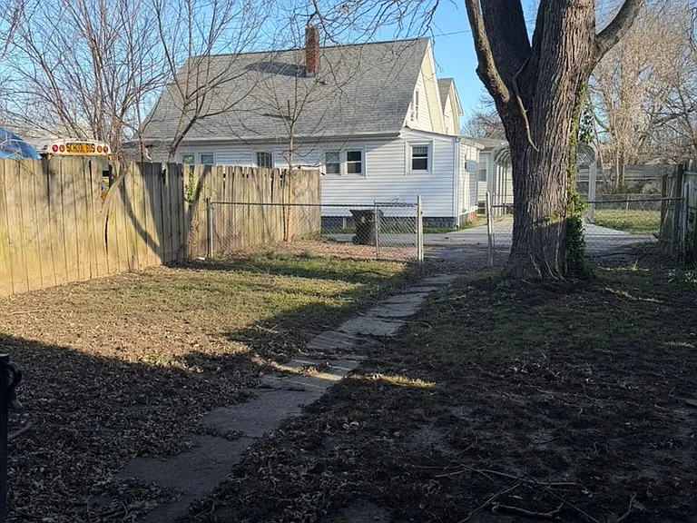 427 Montana Ave — Photo 18
