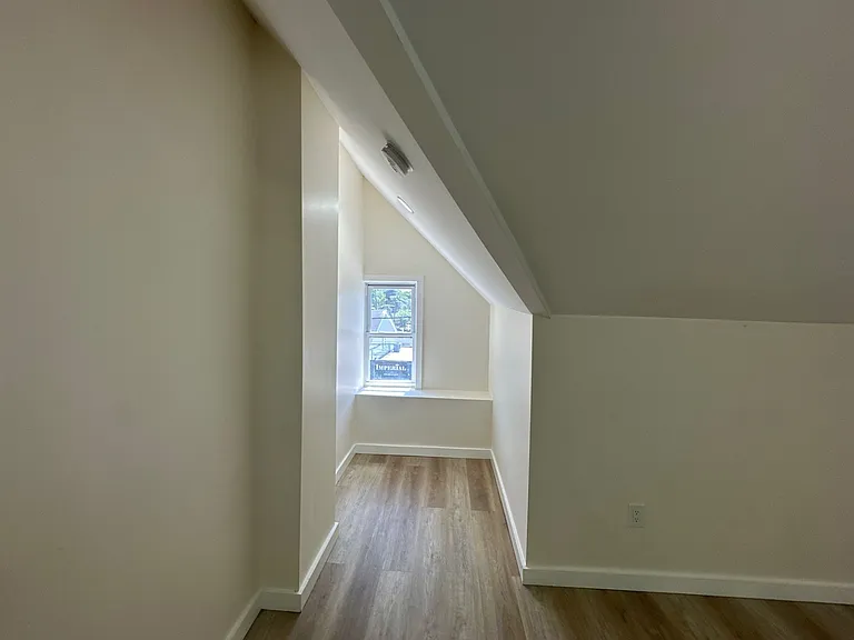 1288 E State St — Photo 13