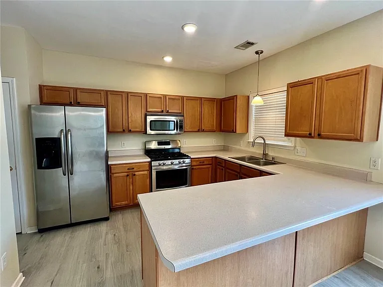 247 Hiawassee Dr — Photo 2