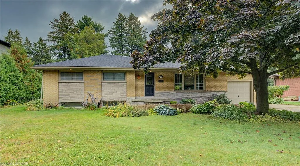 646 Iroquois Ave photo 1
