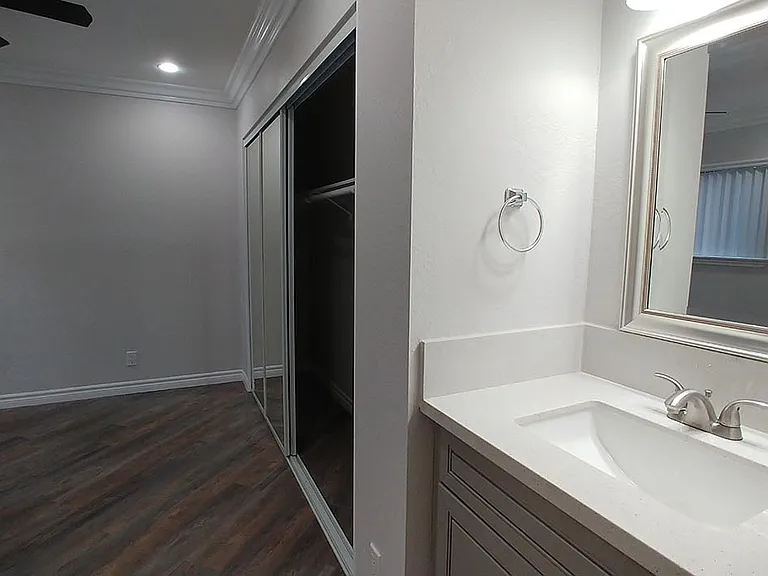Five Star Suites — Photo 68