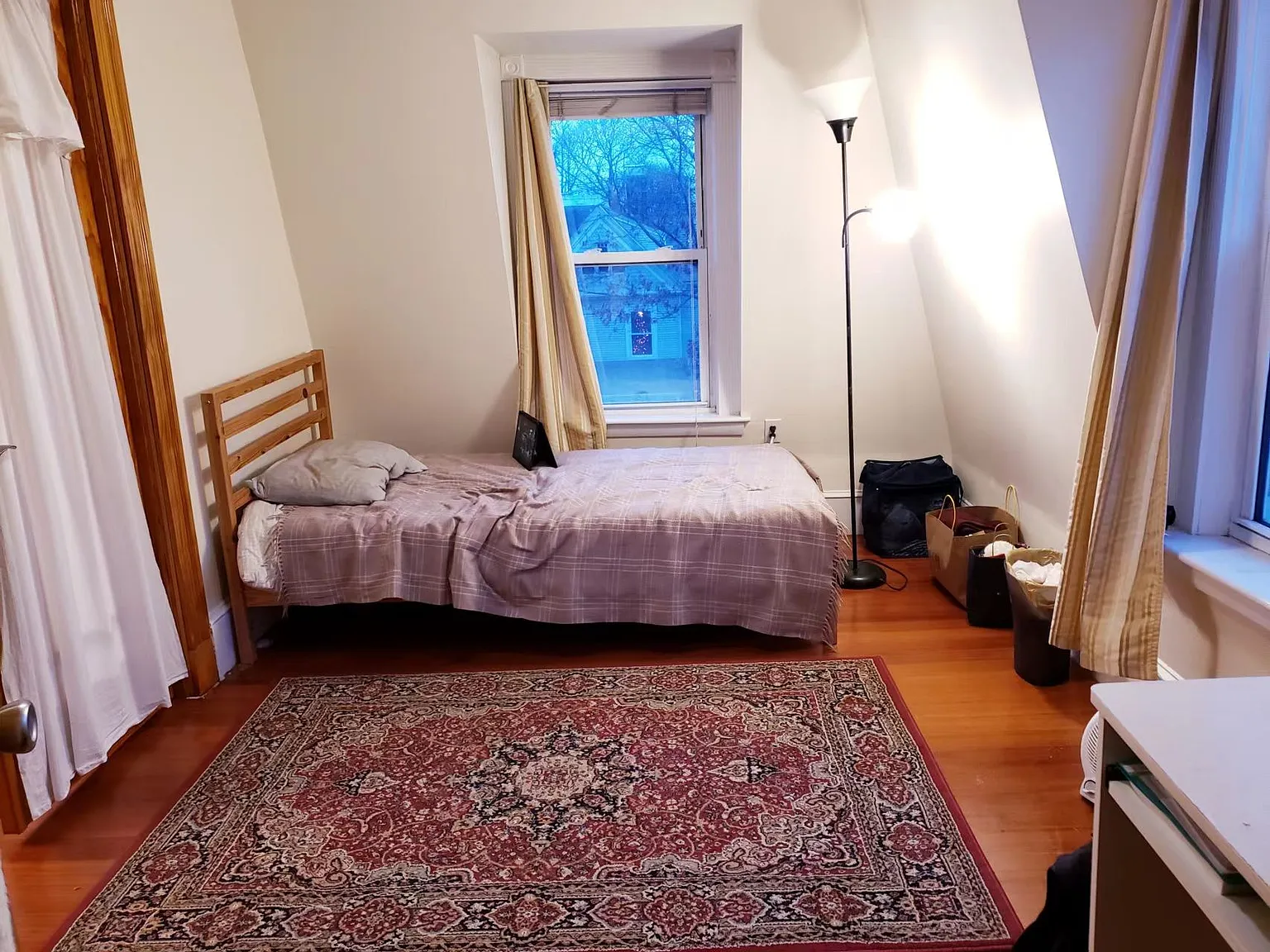 3 bed, 1000 sqft, $1,095 — Photo 2