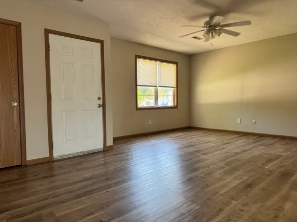 3 Megan Ln #101, Carterville, IL 62918