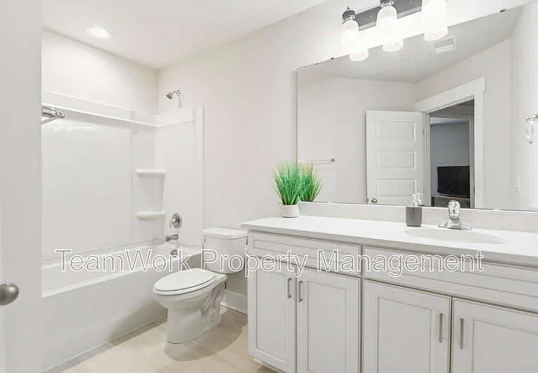7722 Park Gate Dr — Photo 16