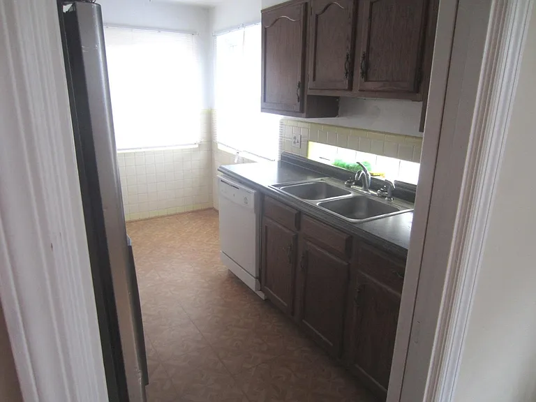 4936 Charlemar Dr — Photo 4