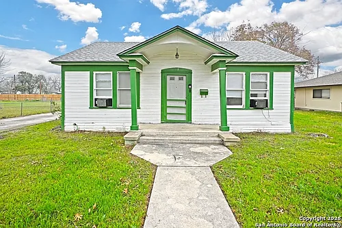 968 E Cedar St #100 Photo 1