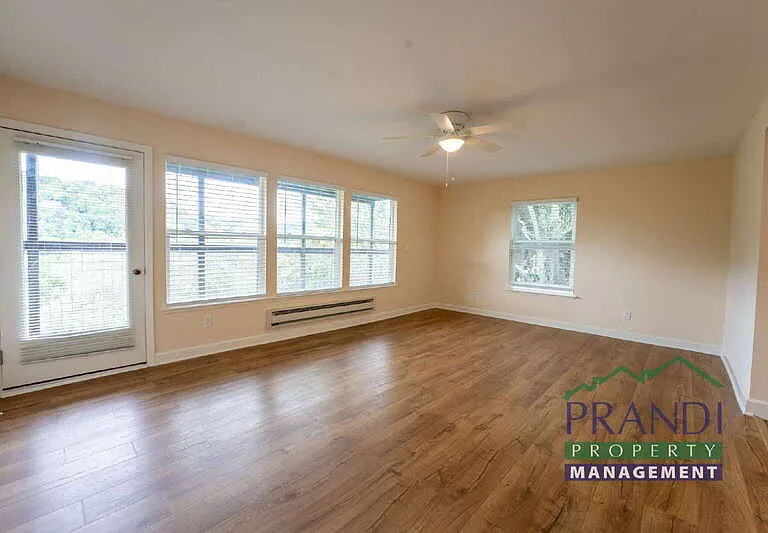 109A Live Oak Ave — Photo 2