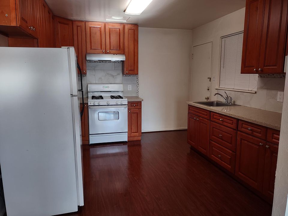 1st image of 876 Park Dr APT 3