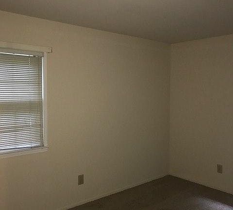 5th image of 2904 Regents Park Ln