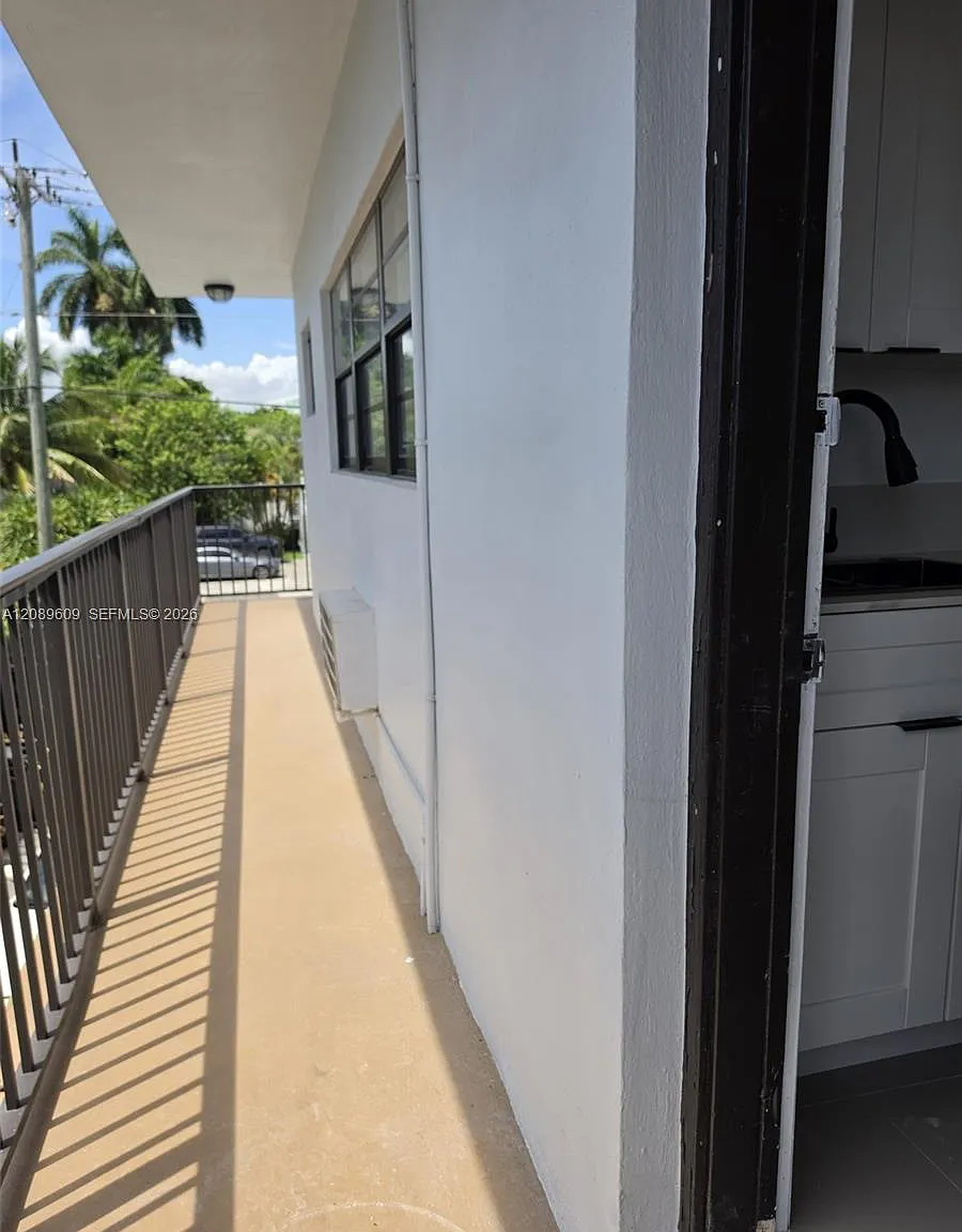 7845 NE Bayshore Ct — Photo 1