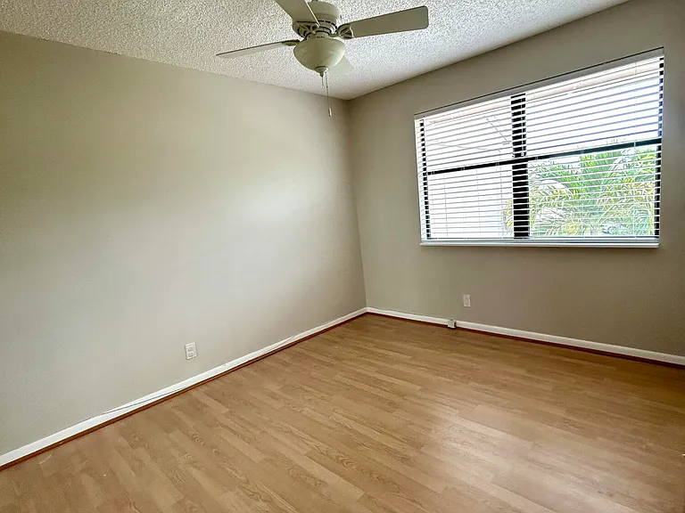 16415 Berry Way — Photo 12