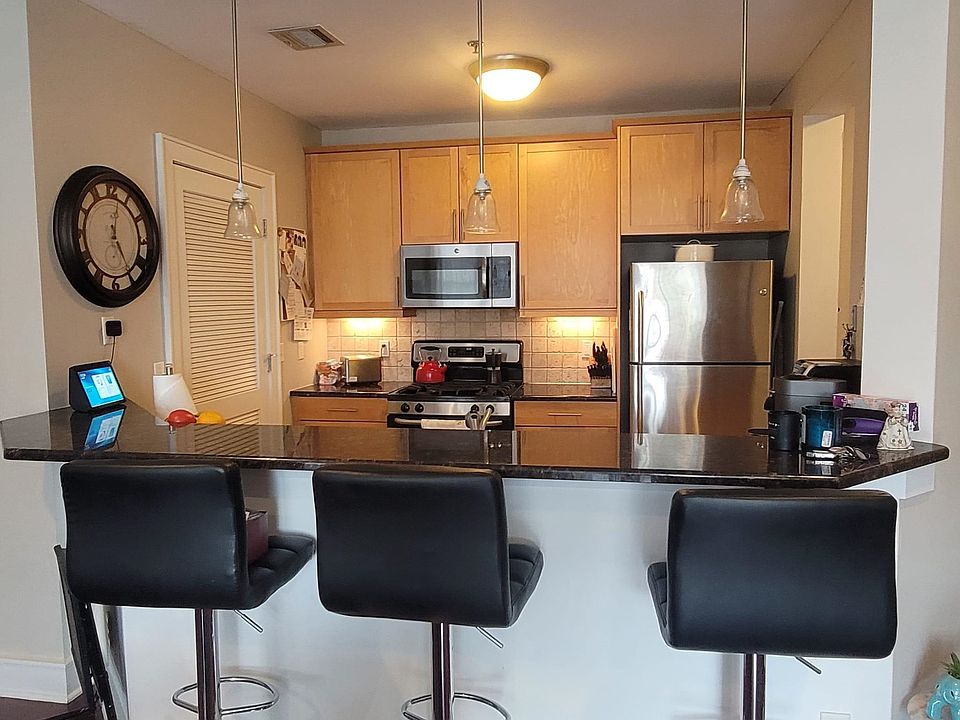 2nd image of 830 Monroe St APT 4B