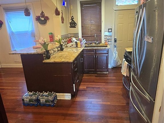 5th image of 1003 Spring St