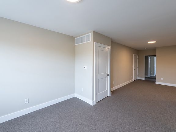 4th image of 2571 S Kinnickinnic Ave #201
