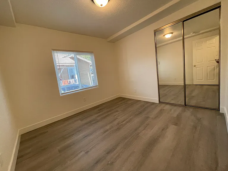 1823 Gardenia Ave #B — Photo 19