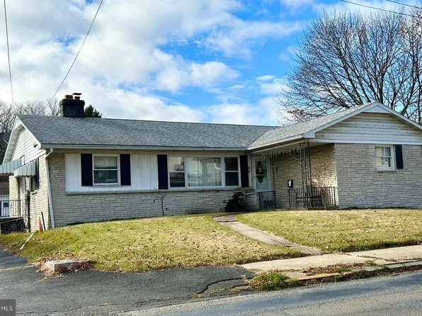 69 N Tulpehocken St, Pine Grove, PA 17963