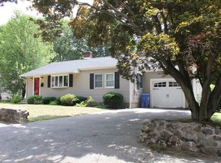 28 Hillcrest Rd, Wakefield, MA 01880