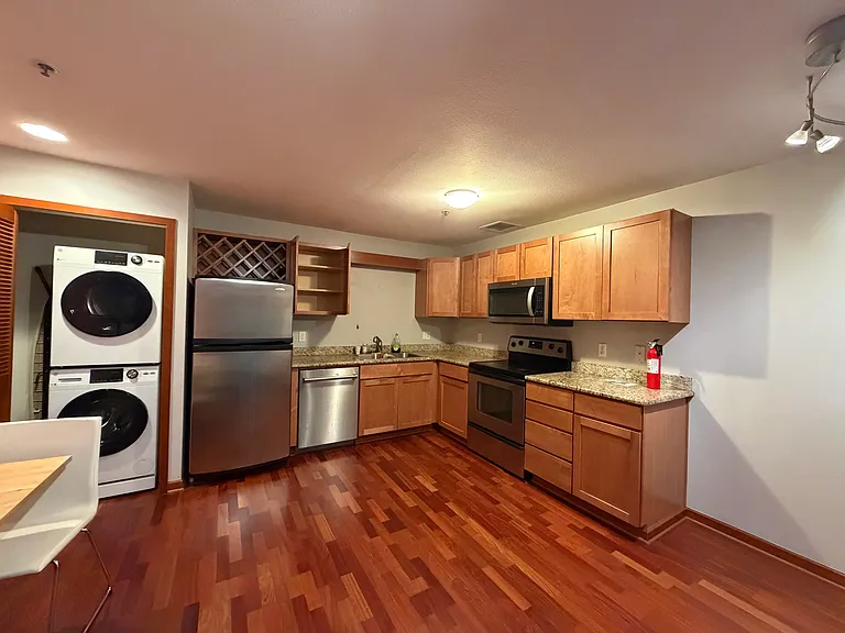 730 NW Naito Pkwy #E29 — Photo 10