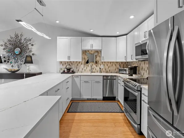 6020 N Highlands Parkway #38, Tacoma, WA 98406