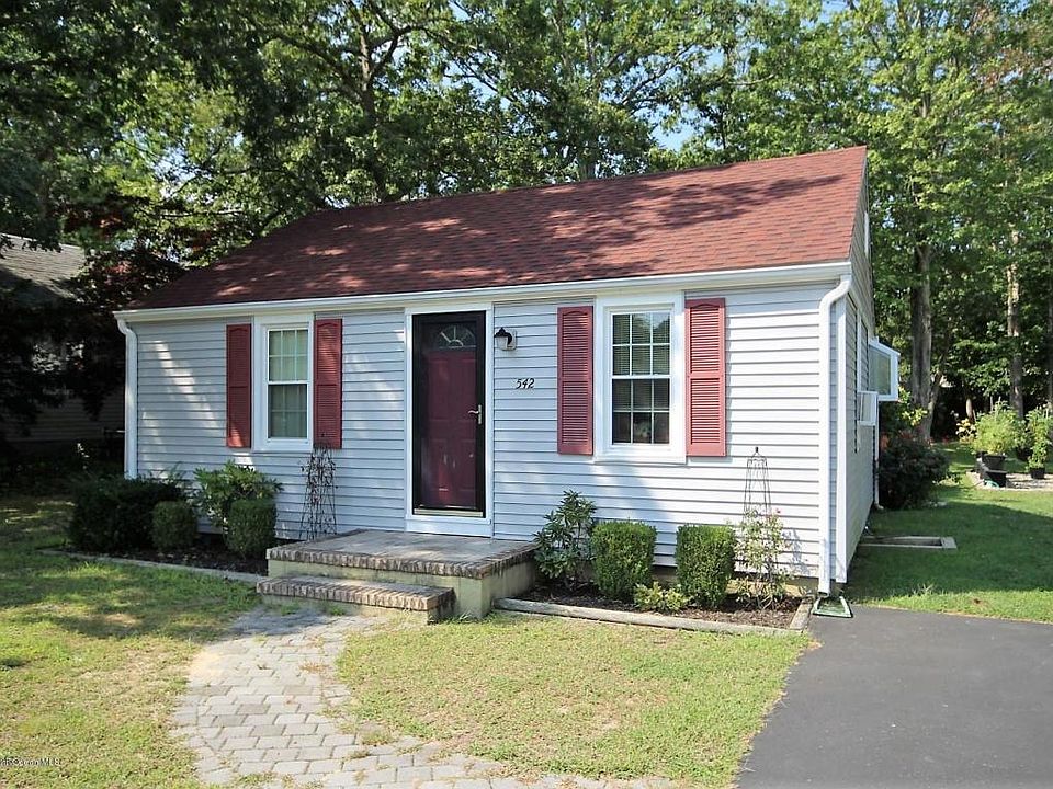1st image of 542 Gilford Ave