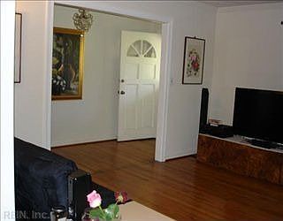 5th image of 5515 Parliament Dr