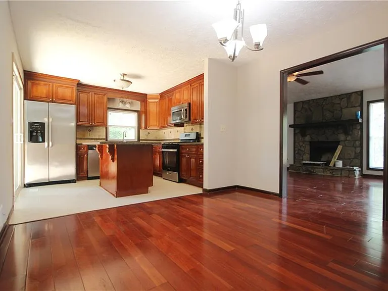 3310 Chastain Xing — Photo 16