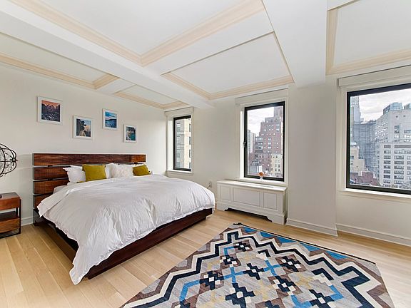 4th image of 15 E 69th St #11C