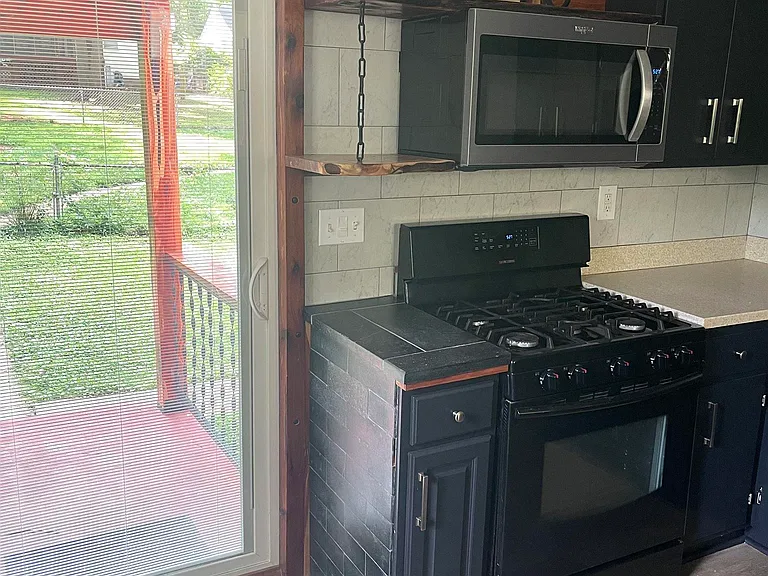 315 Caroline Ave — Photo 17