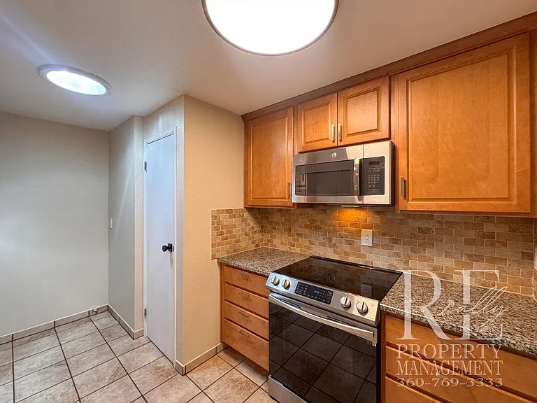 8240 NE Seawind Ave — Photo 10