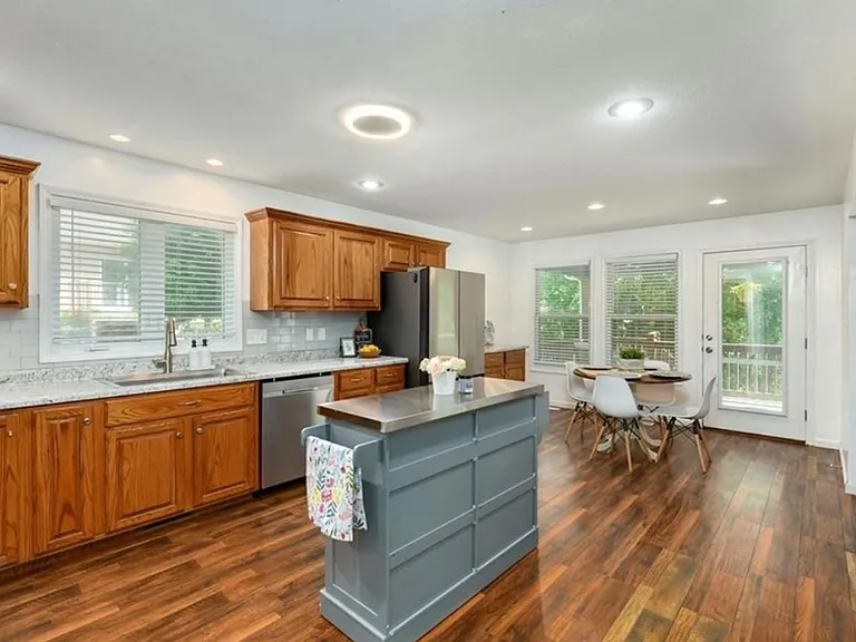 571 Hithergreen Dr — Photo 9
