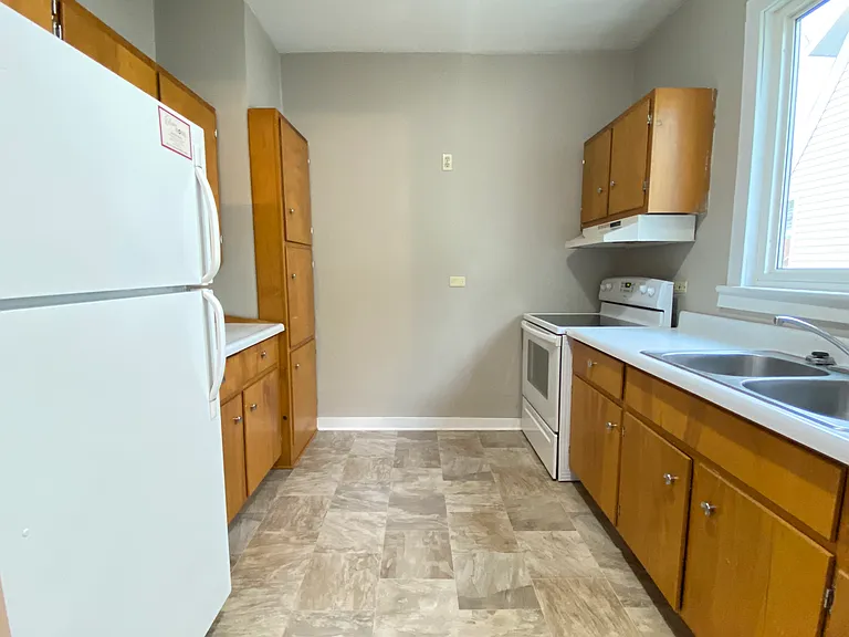 1021 5th Ave — Photo 16
