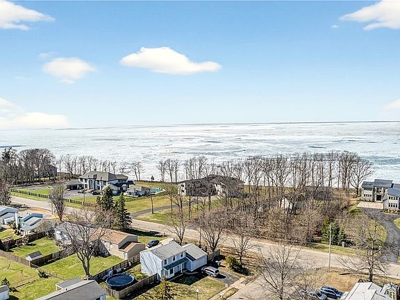 3rd image of 6709 Lake Shore Rd