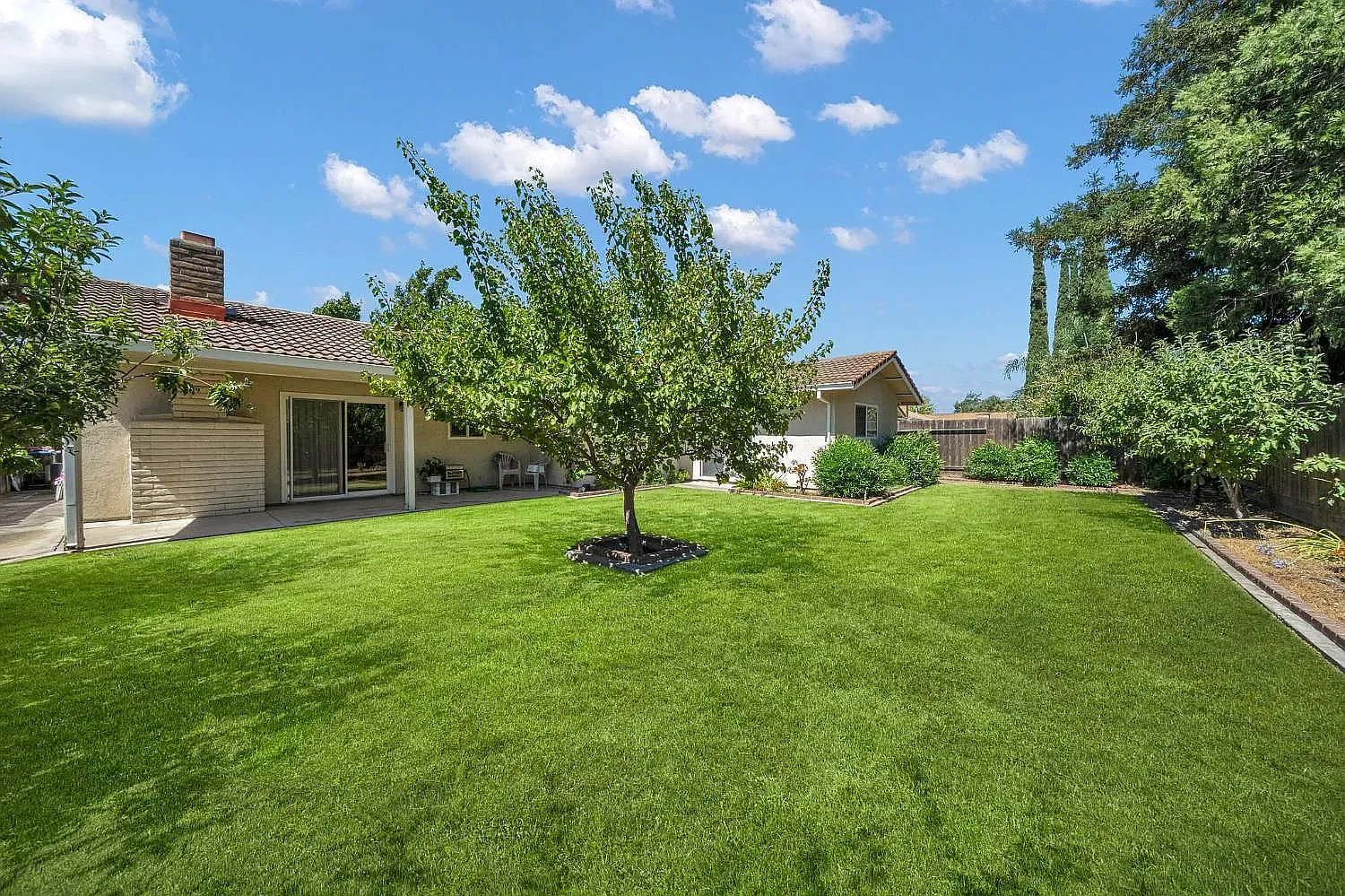 3 bed, 1619 sqft, $2,800 — Photo 1