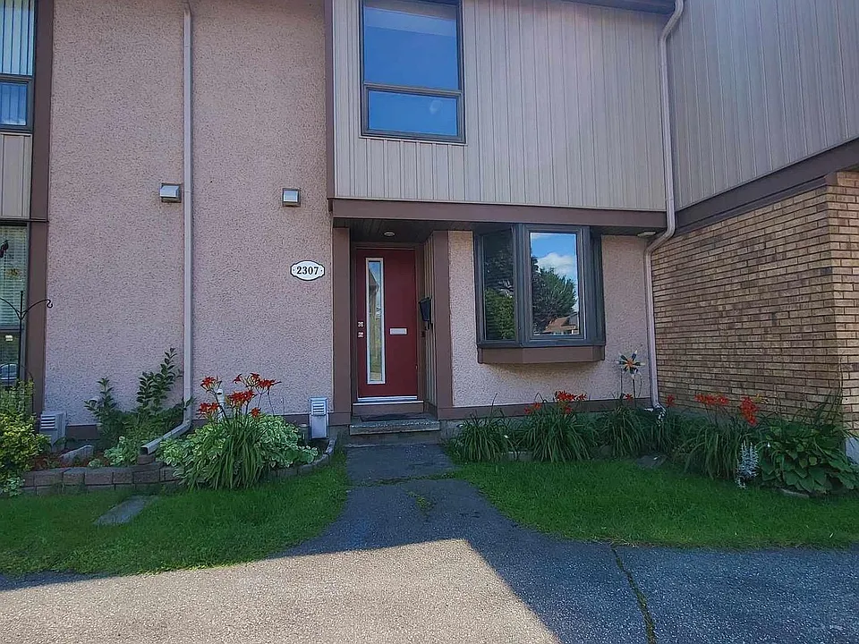 2307 Stonehenge Cres