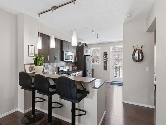5th image of 412 E Ascot Cir SW