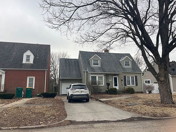 2nd image of 1107 E Elm St