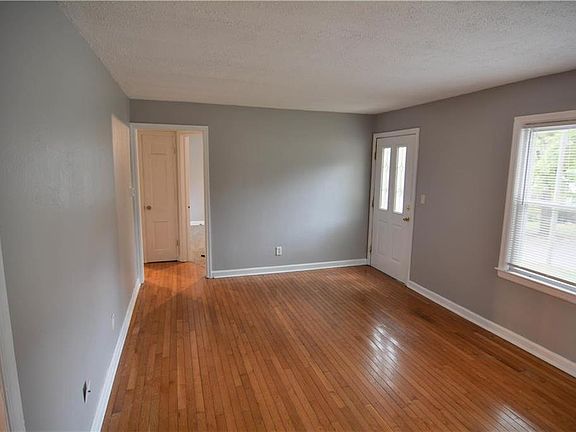2nd image of 12 W Pocahontas Ln