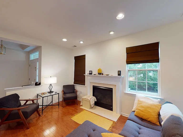 206 Concord Pl — Photo 6