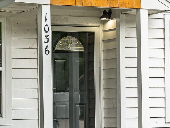 2nd image of 1036 Oakcrest Dr