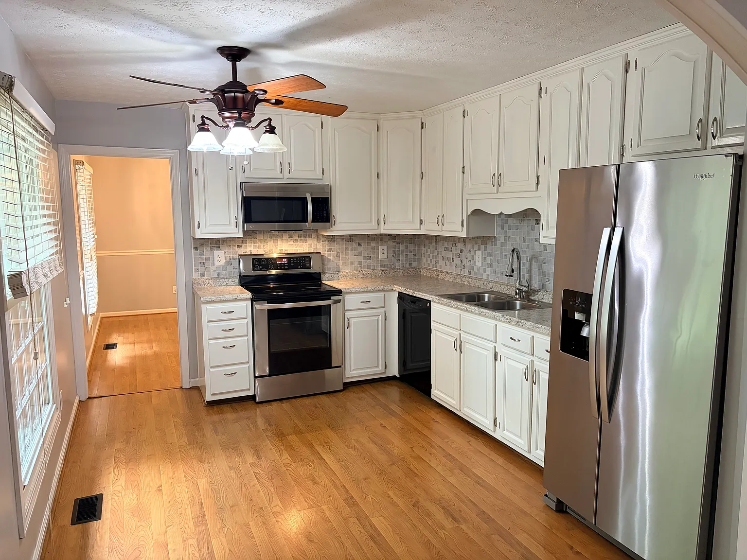 4 bed, 2143 sqft, $1,975 — Photo 4