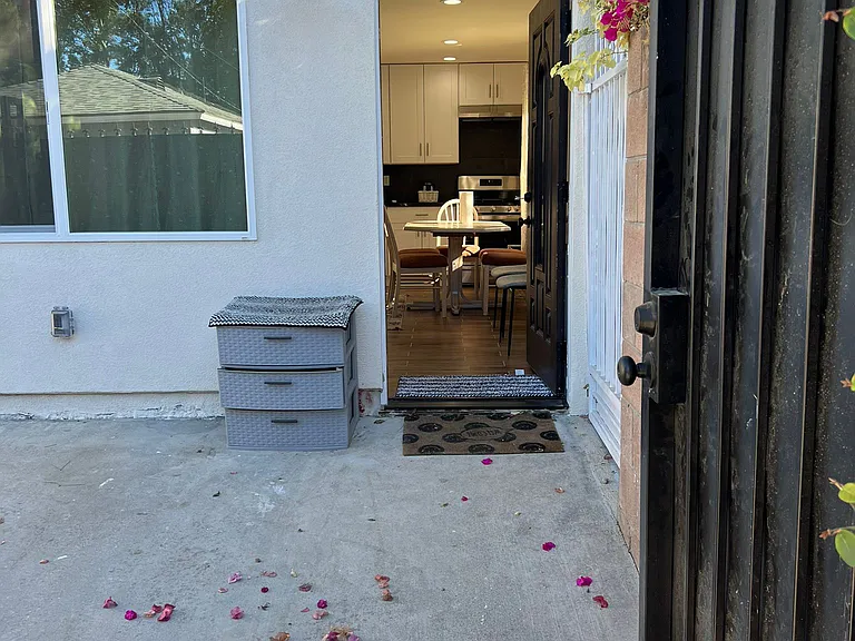 5957 Vanalden Ave — Photo 12