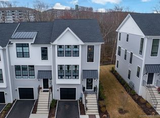 95 Brentwood Cir #95, Danbury, CT 06810