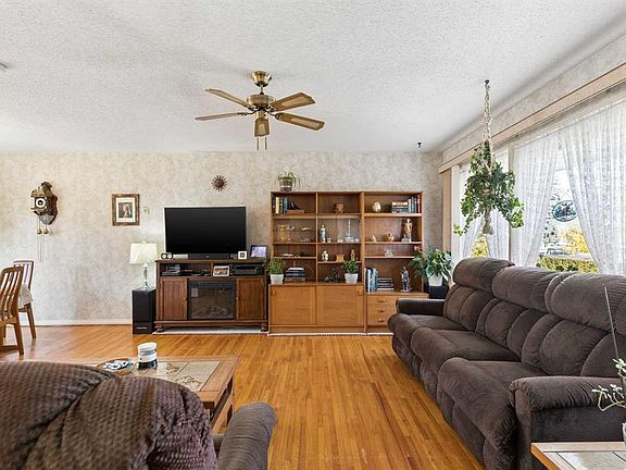 5th image of 275 SE Northmount Dr NW