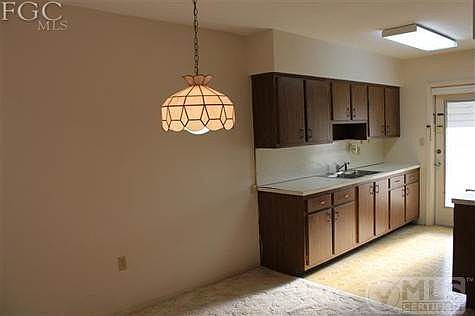Kitchen / Dining Area